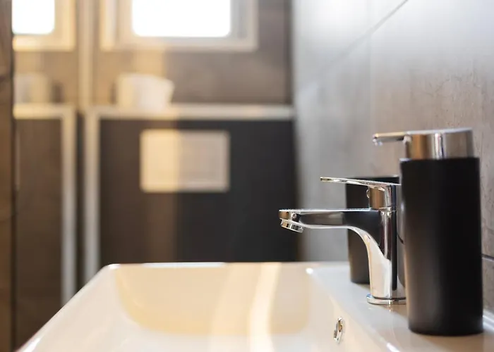 Huge With Sauna And Free Parking *